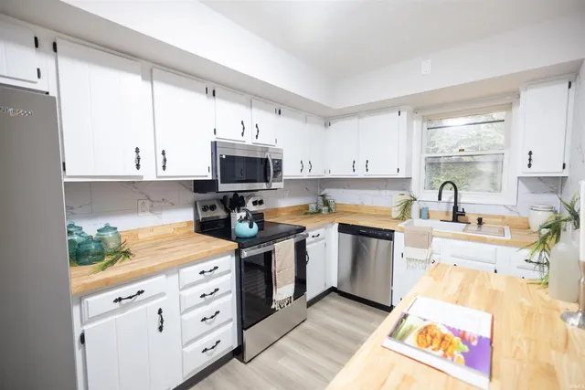 $264,900 | 4001 South Whitney Road, Selma, IN 47383