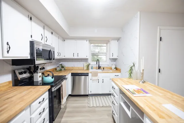 $264,900 | 4001 South Whitney Road, Selma, IN 47383