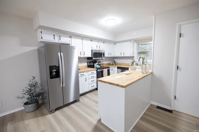 $264,900 | 4001 South Whitney Road, Selma, IN 47383