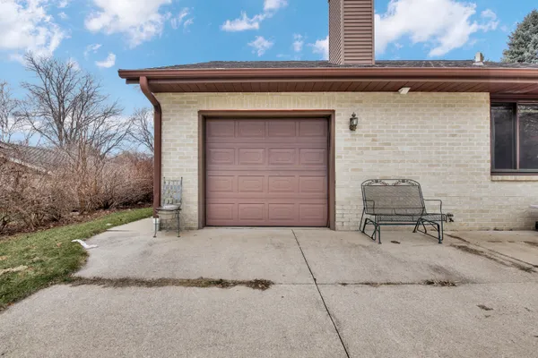 $625,000 | 4916 South 82nd Street, Greenfield, WI 53220