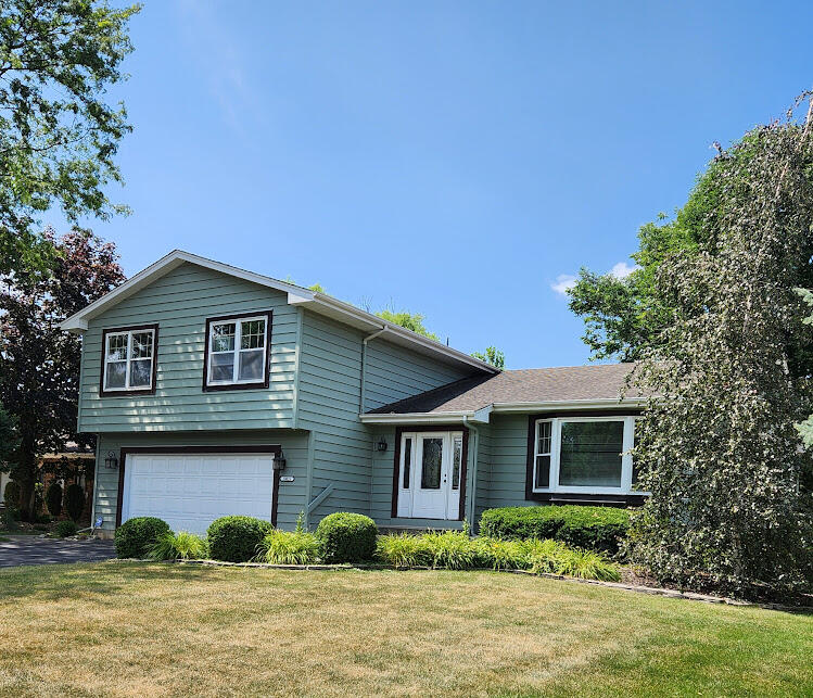 10028 Redbud Road Munster, IN 46321 - Photo 1 of 19 749x643