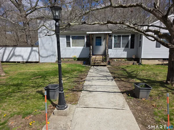 $340,000 | 61 White Birch Circle, East Lyme, CT 06357