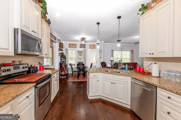 a kitchen that has a lot of cabinets in it