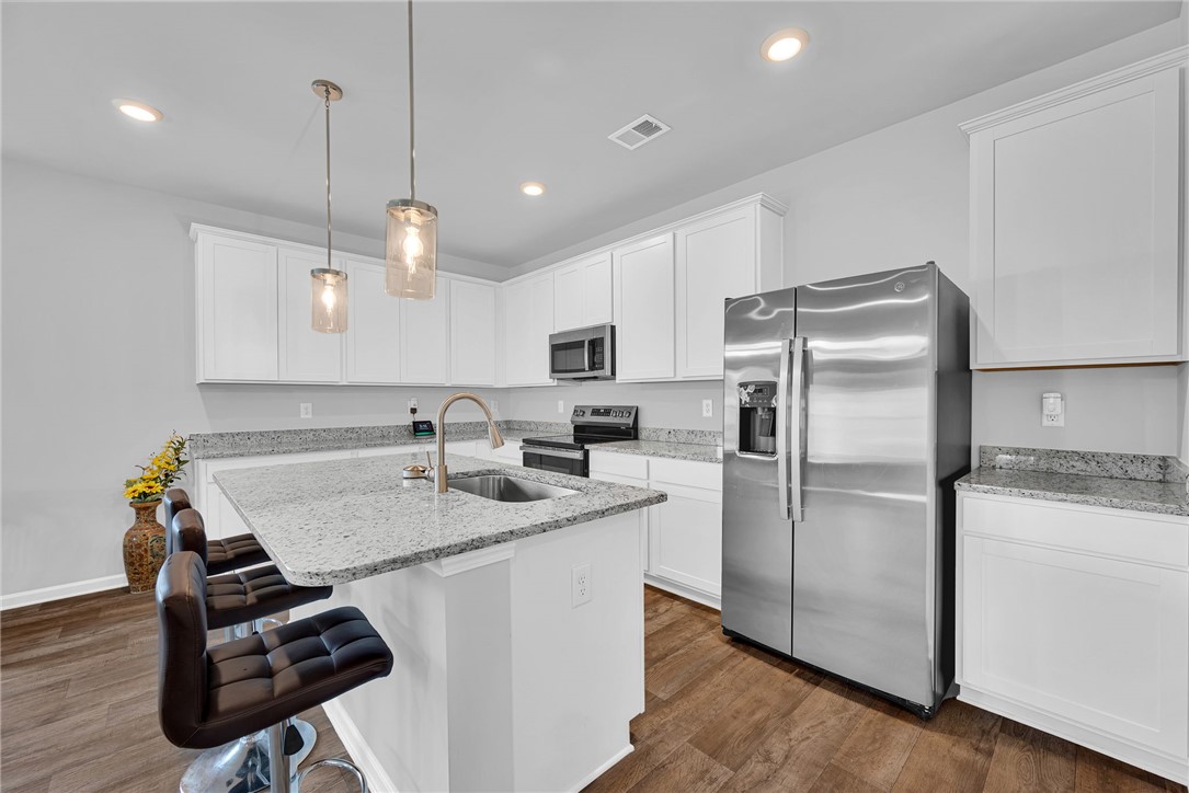 300 Clinkscales Road Anderson, SC 29624 - Photo 9 of 40 A well-appointed kitchen showcasing an inviting island with a breakfast bar and modern appliances.