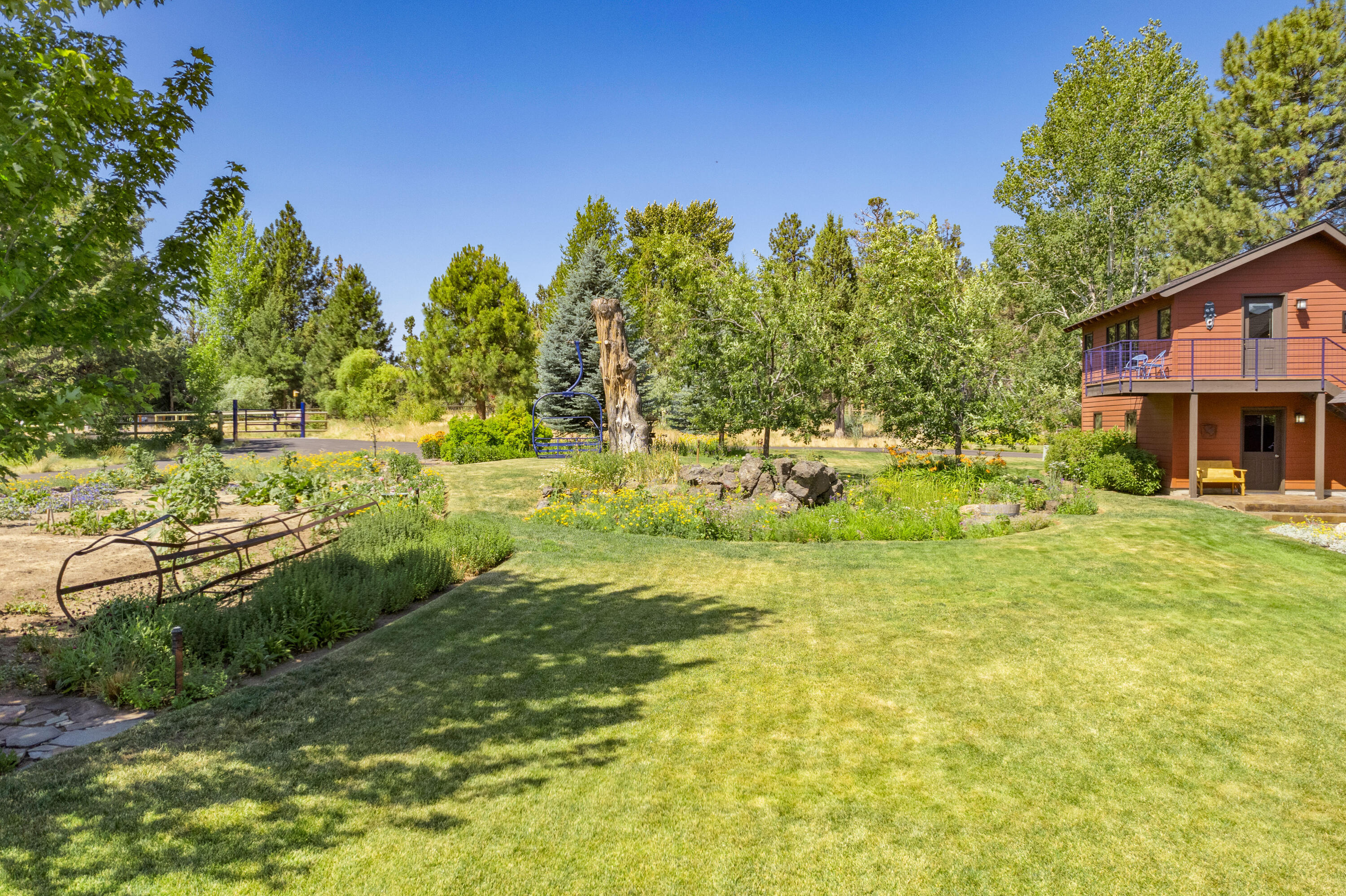 18740 Ridgecrest Road Bend, OR 97703 - Photo 42 of 65 39