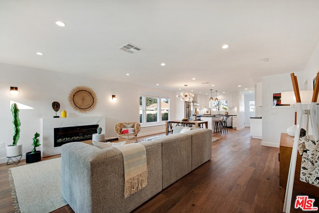 3650 Buckingham Road Los Angeles, CA 90016 - Photo 2 of 27
