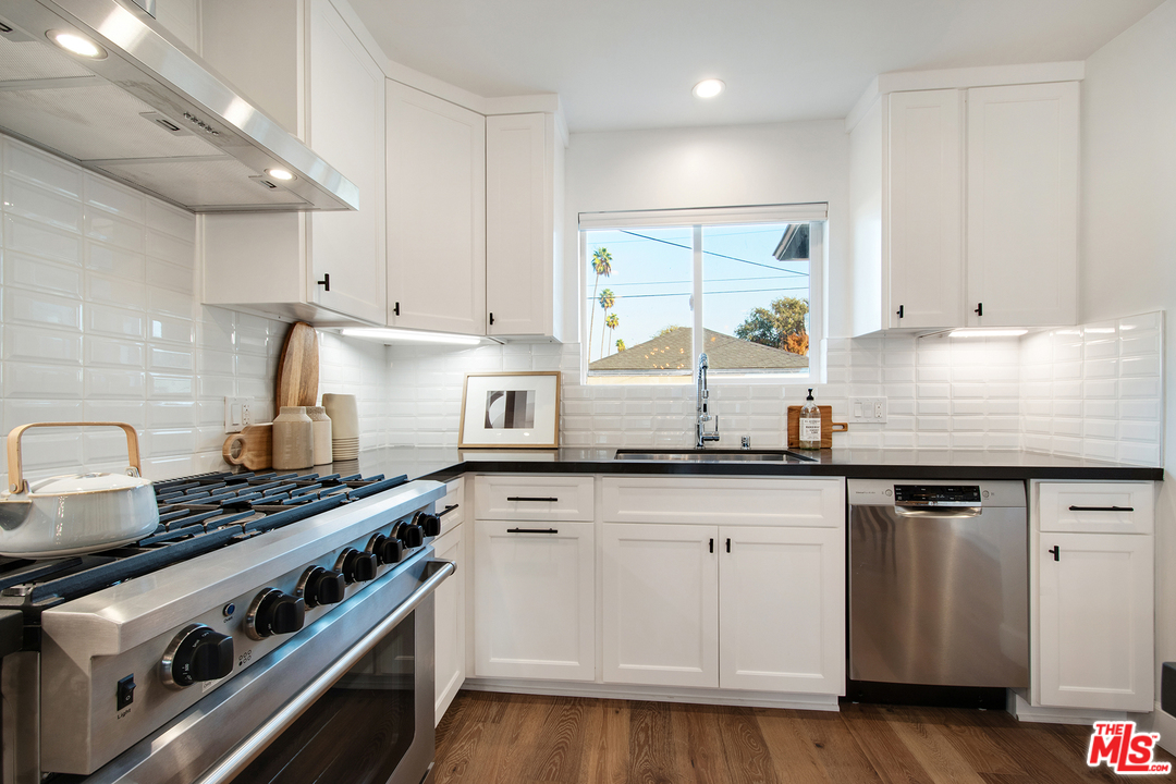 3650 Buckingham Road Los Angeles, CA 90016 - Photo 12 of 27