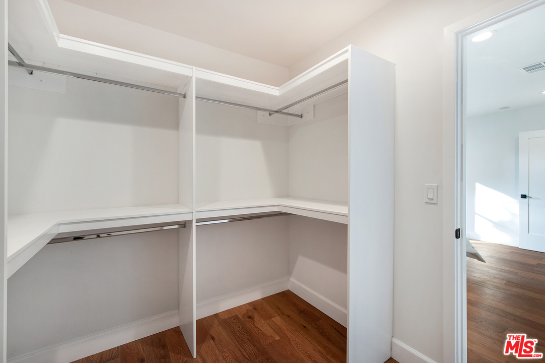 3650 Buckingham Road Los Angeles, CA 90016 - Photo 16 of 27