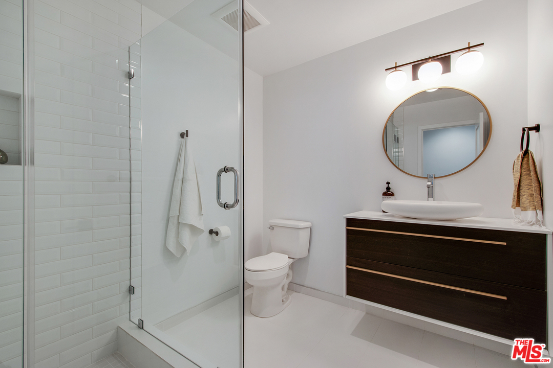 3650 Buckingham Road Los Angeles, CA 90016 - Photo 17 of 27