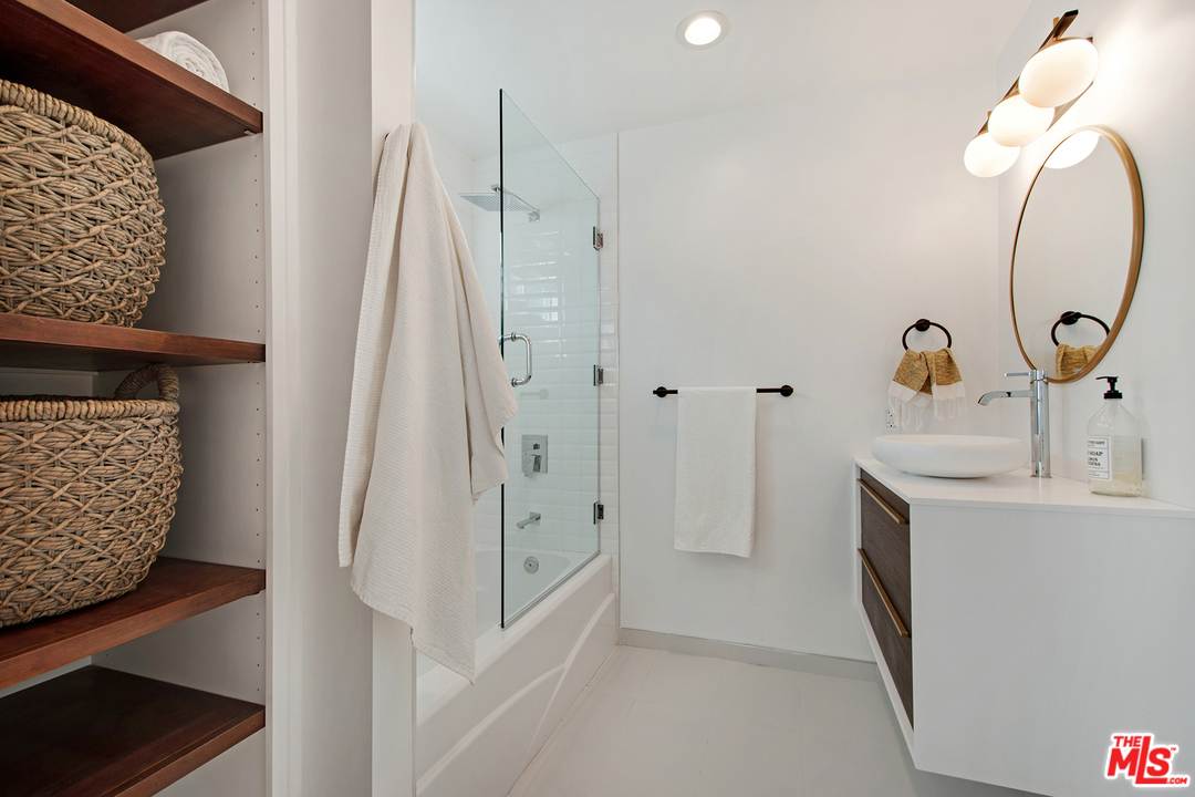 3650 Buckingham Road Los Angeles, CA 90016 - Photo 19 of 27