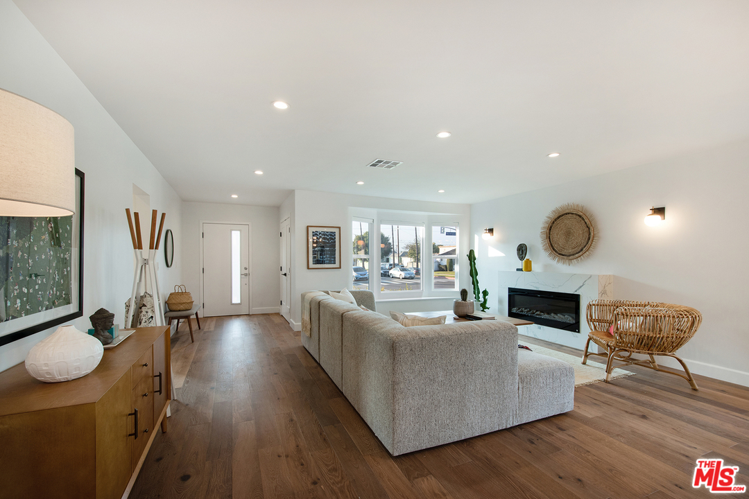 3650 Buckingham Road Los Angeles, CA 90016 - Photo 5 of 27
