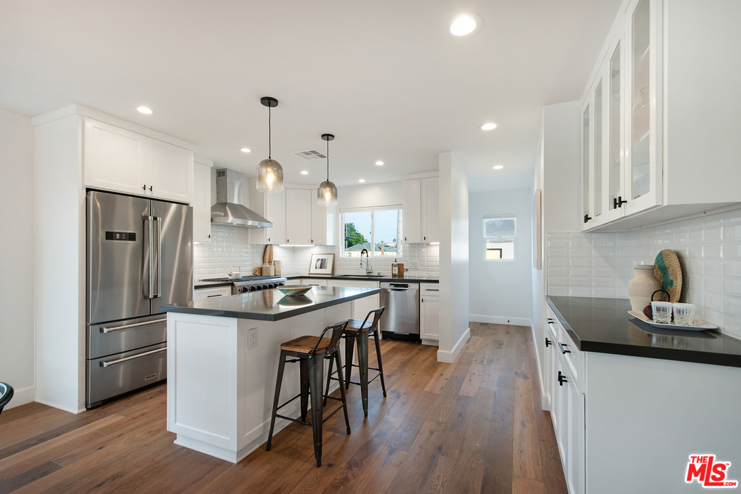3650 Buckingham Road Los Angeles, CA 90016 - Photo 9 of 27