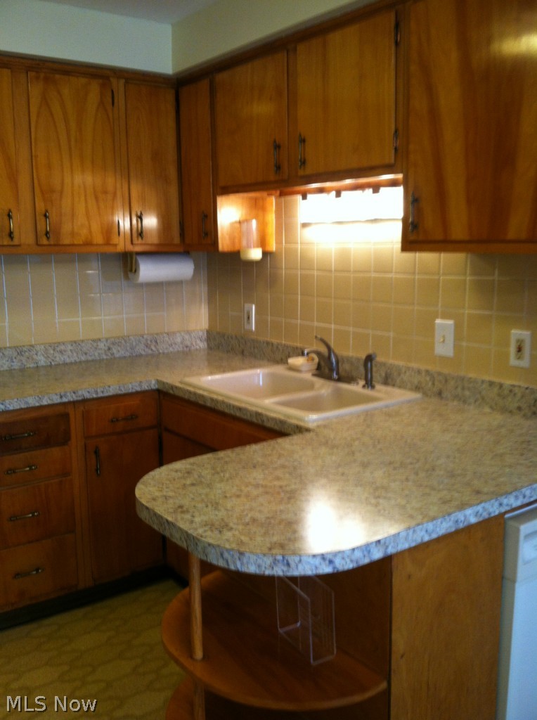 4815 South Sedgewick Road Cleveland, OH 44124 - Photo 3 of 13 Gallery Image 3