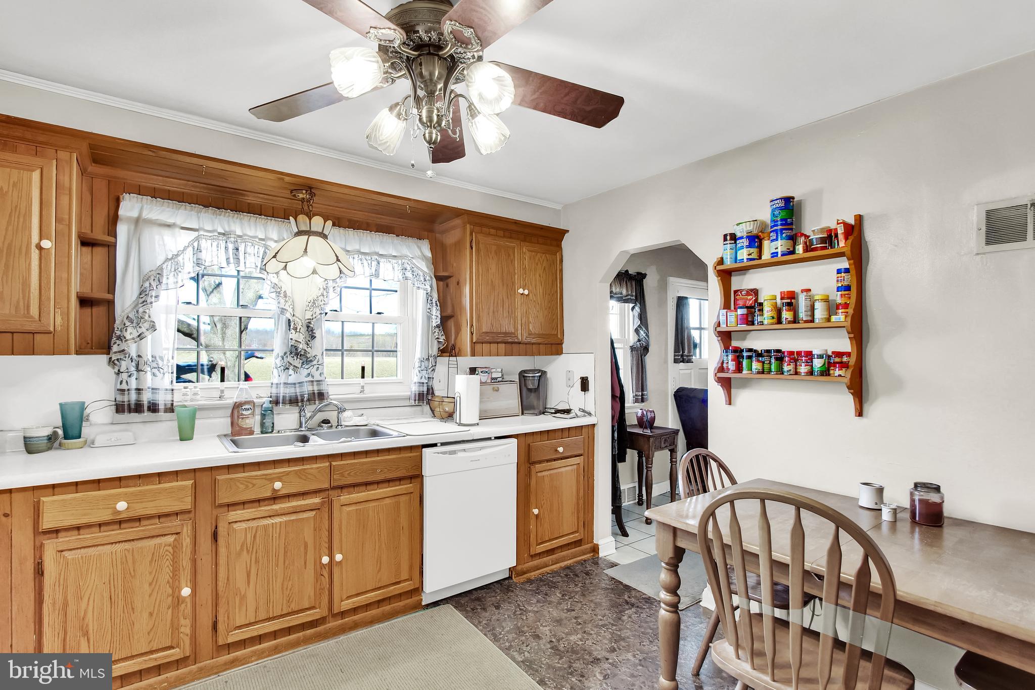 1640 Loucks Road York, PA 17408 - Photo 7 of 25 Gallery Image 7