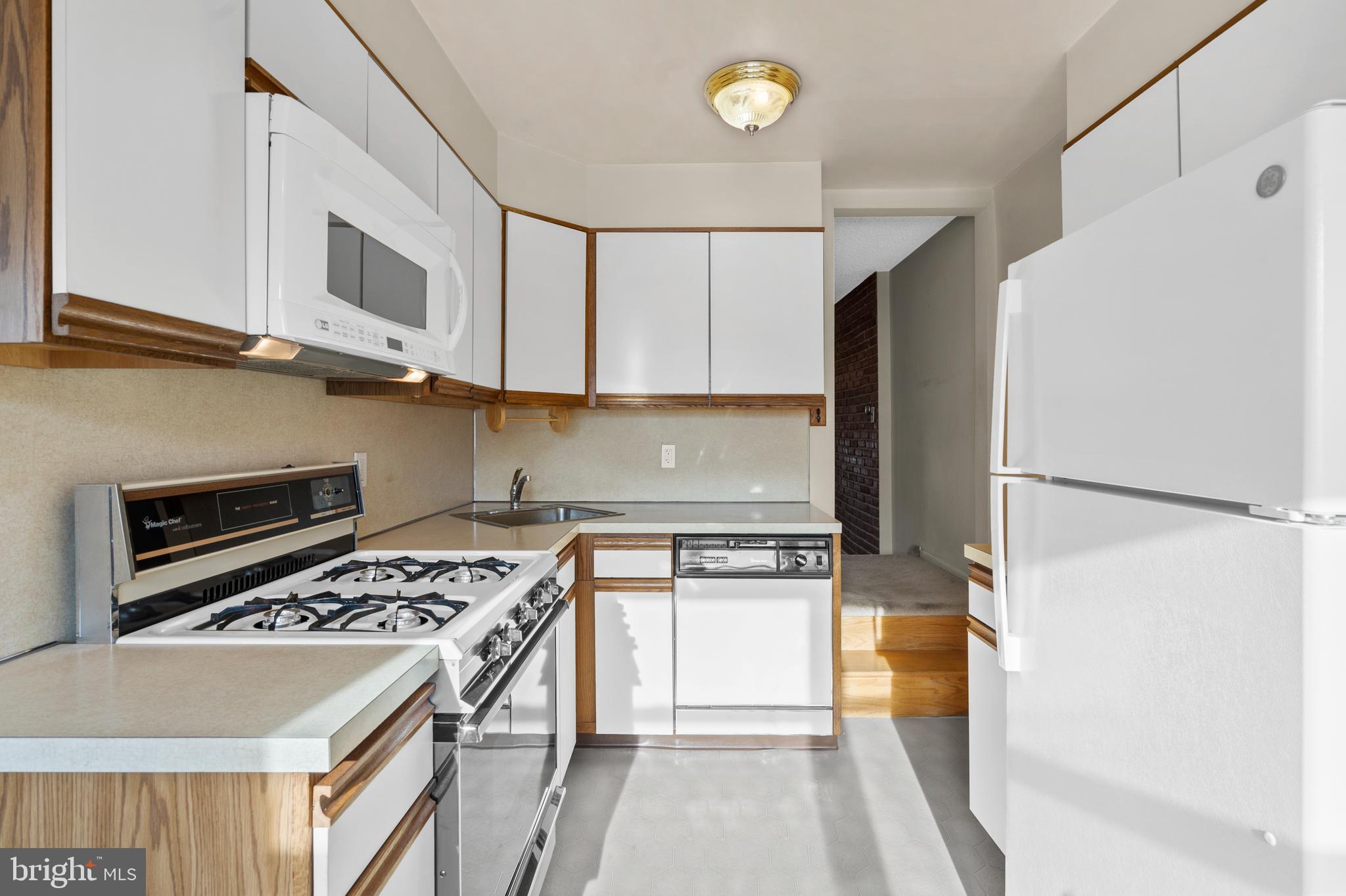 12507 Calpine Road Philadelphia, PA 19154 - Photo 9 of 28