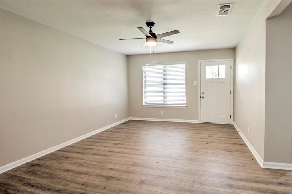 327 West McKinney Street Pilot Point, TX 76258 - Photo 7 of 29