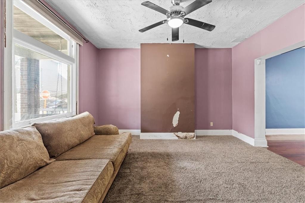 503 Marie Avenue Pittsburgh, PA 15202 - Photo 6 of 31 a living room with furniture