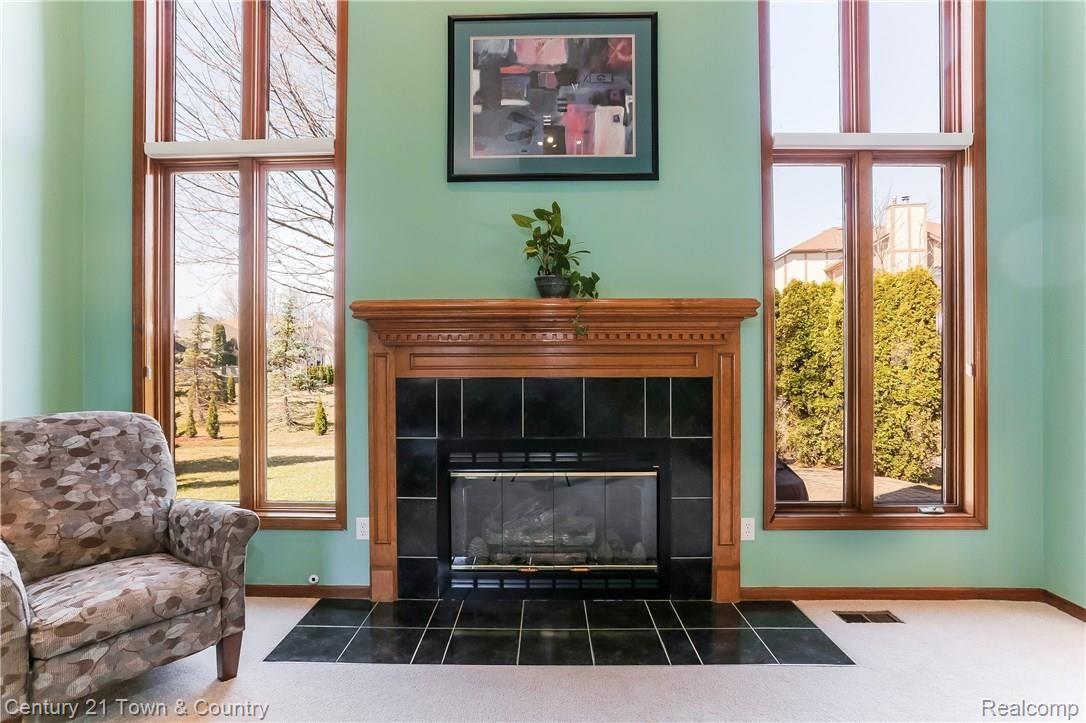 961 River Mist Drive Rochester, MI 48307 - Photo 9 of 56 009-Living_Room-3907894-large.jpg
