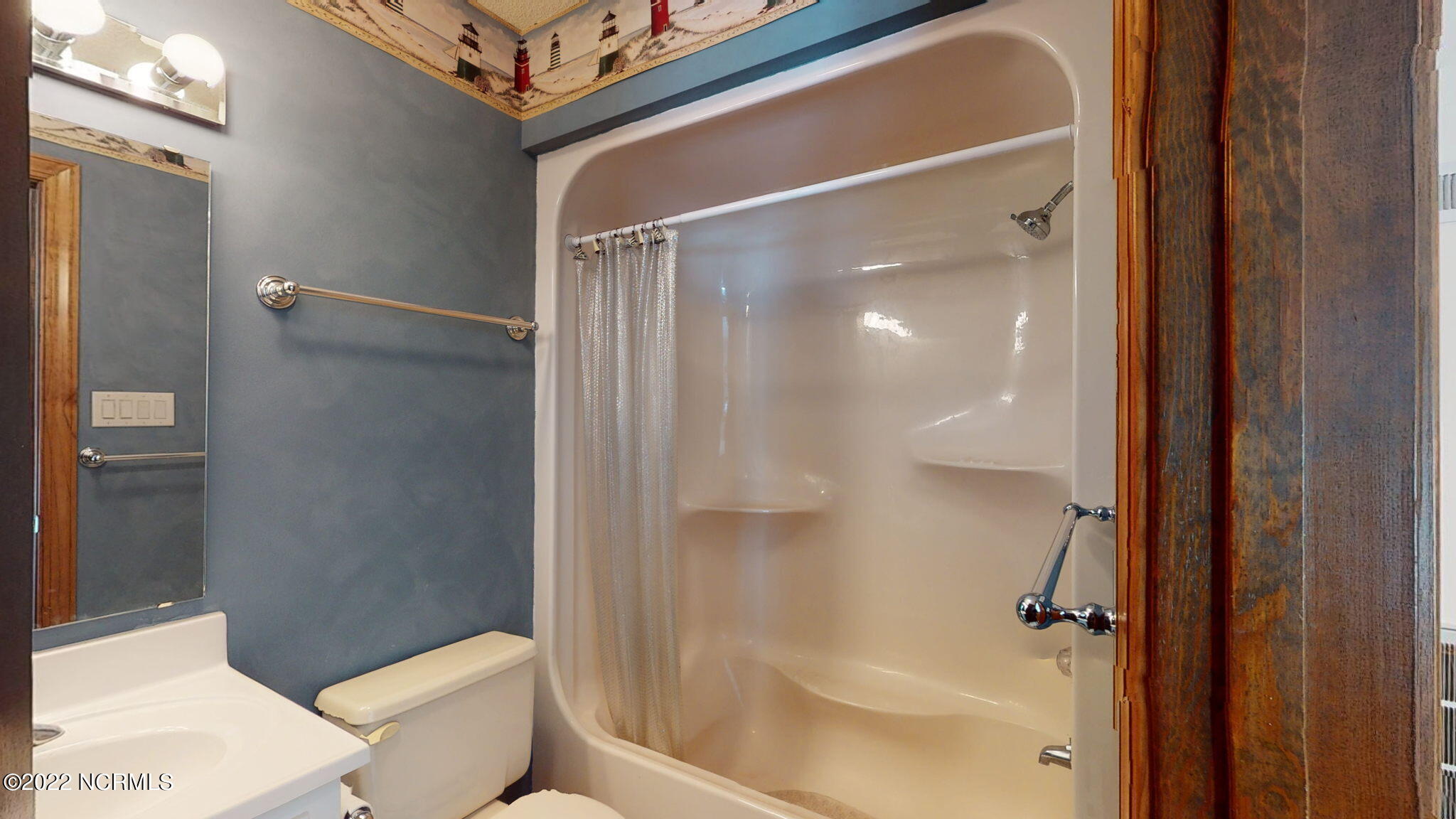 5014 Bucco Reef Road New Bern, NC 28560 - Photo 28 of 64 Upstairs Full Bath
