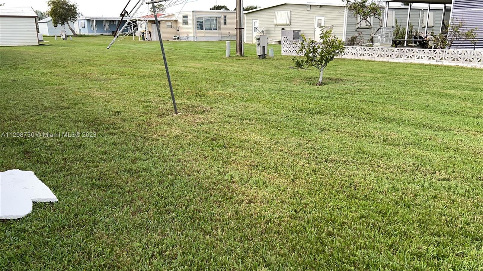 3502 Delaware Sebring, FL 33870 - Photo 21 of 21 a backyard of a house with table and chairs
