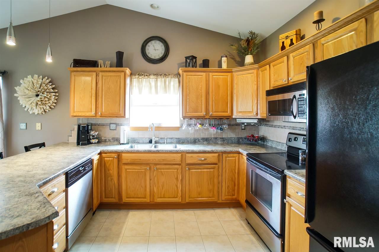 709 Simon Street Washington, IL 61571 - Photo 7 of 36 Gallery Image 7