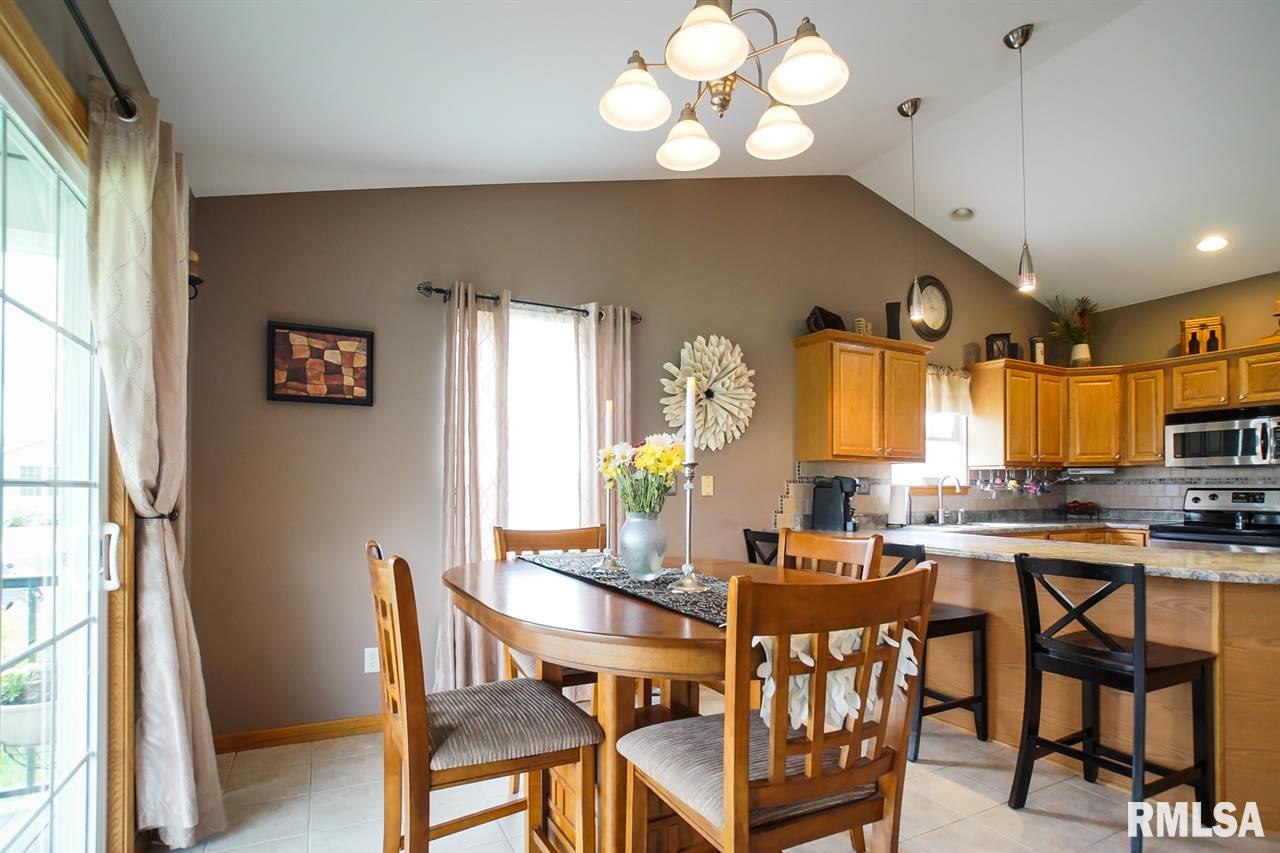 709 Simon Street Washington, IL 61571 - Photo 9 of 36 Gallery Image 9
