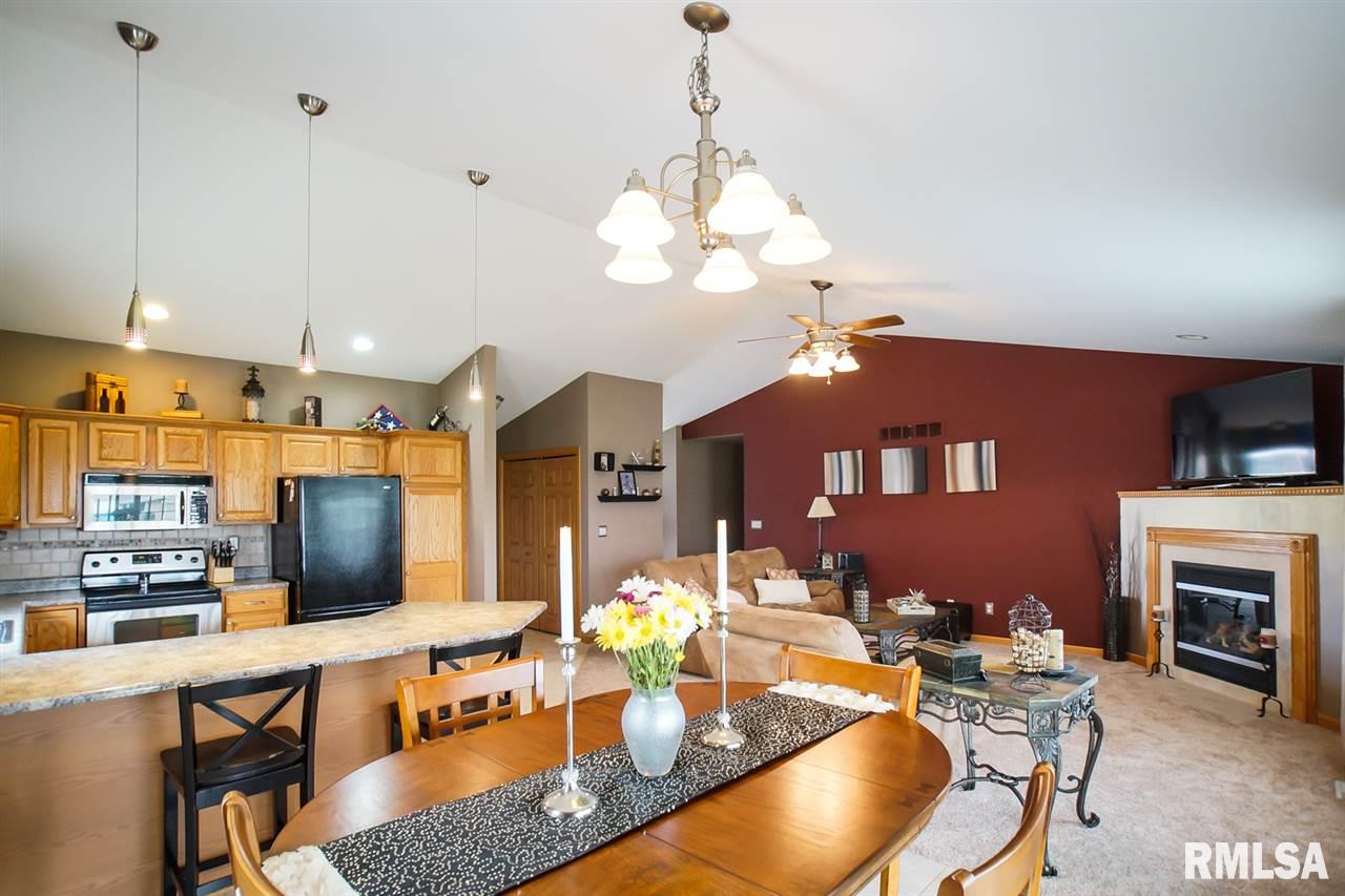 709 Simon Street Washington, IL 61571 - Photo 10 of 36 Gallery Image 10