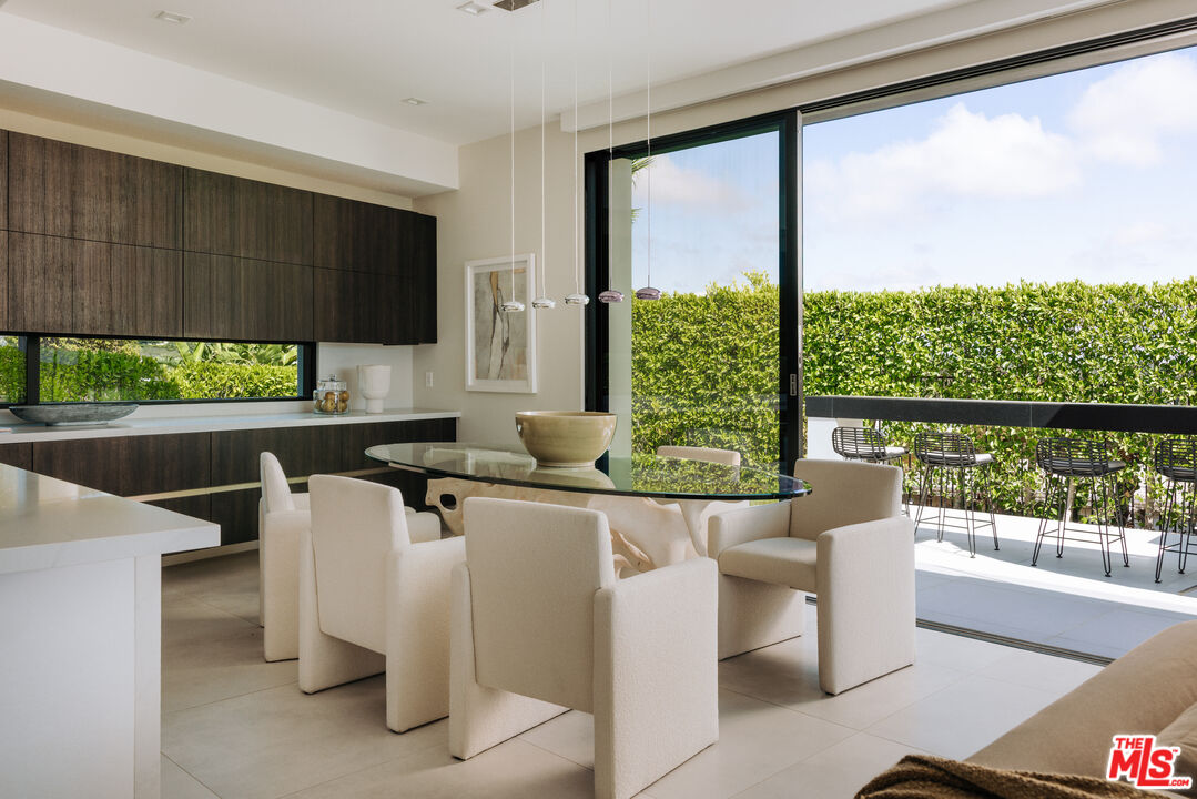 2162 Westridge Road Los Angeles, CA 90049 - Photo 11 of 48