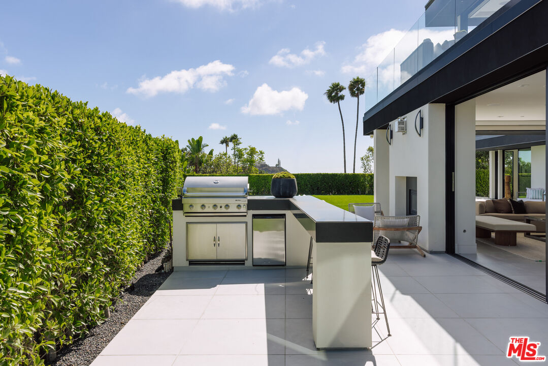 2162 Westridge Road Los Angeles, CA 90049 - Photo 14 of 48