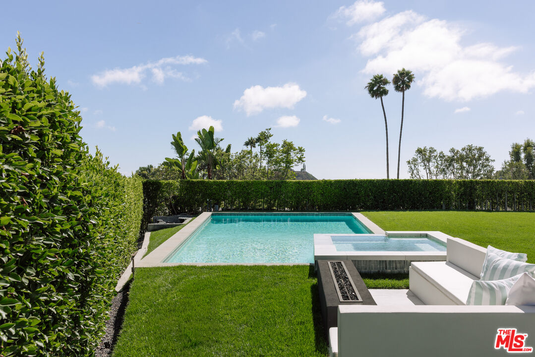 2162 Westridge Road Los Angeles, CA 90049 - Photo 15 of 48