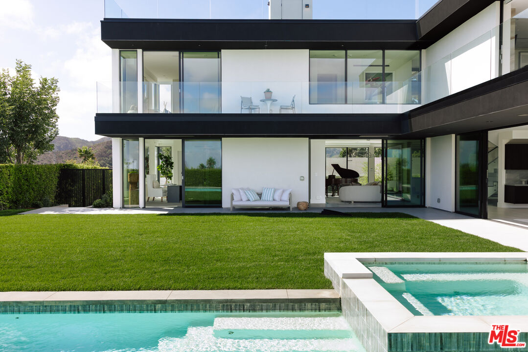 2162 Westridge Road Los Angeles, CA 90049 - Photo 16 of 48