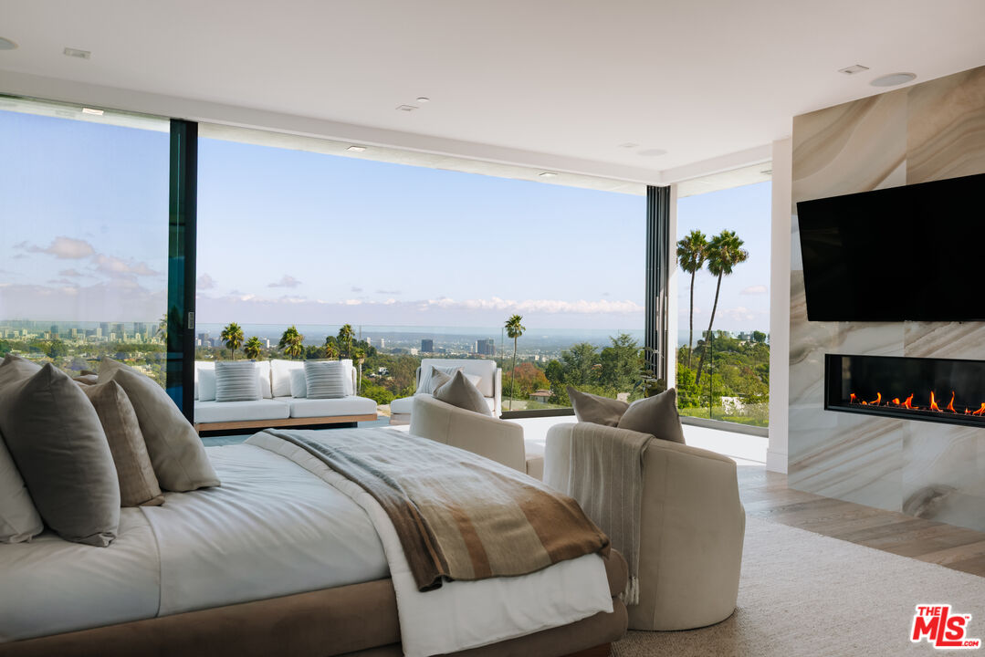 2162 Westridge Road Los Angeles, CA 90049 - Photo 19 of 48