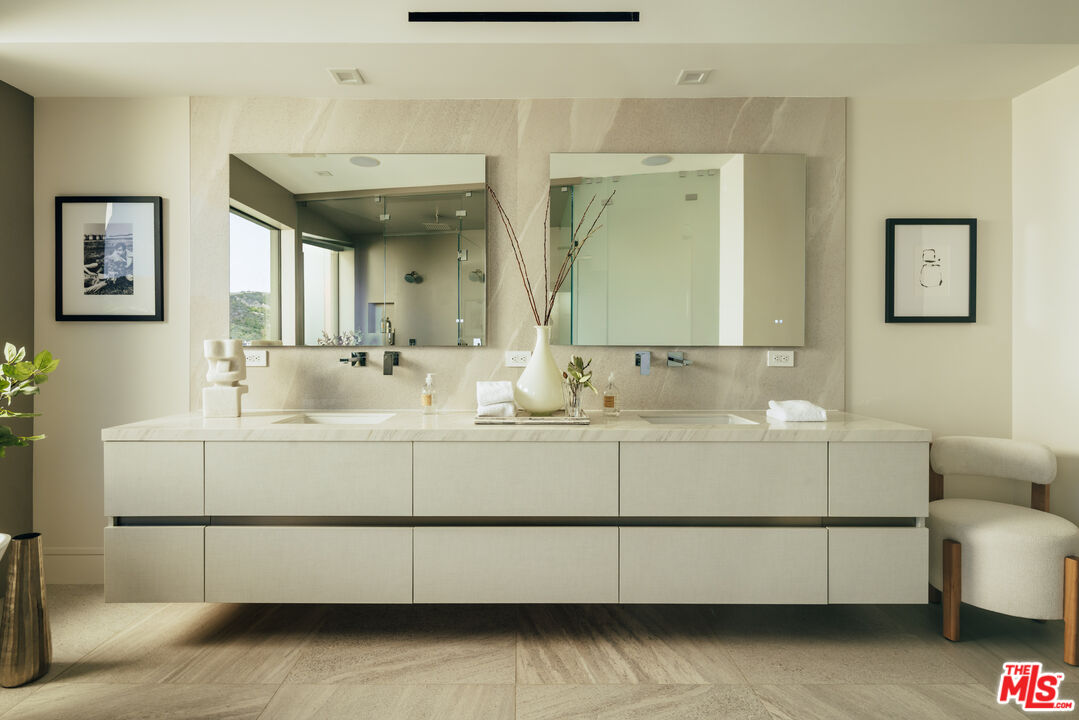 2162 Westridge Road Los Angeles, CA 90049 - Photo 22 of 48