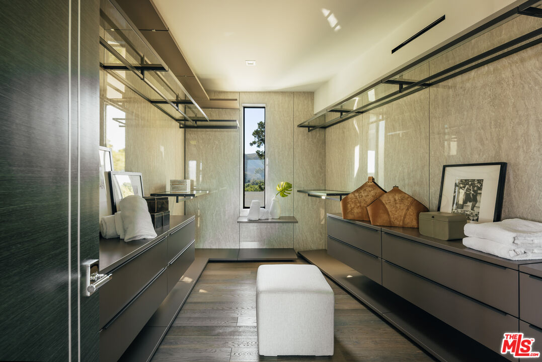 2162 Westridge Road Los Angeles, CA 90049 - Photo 23 of 48