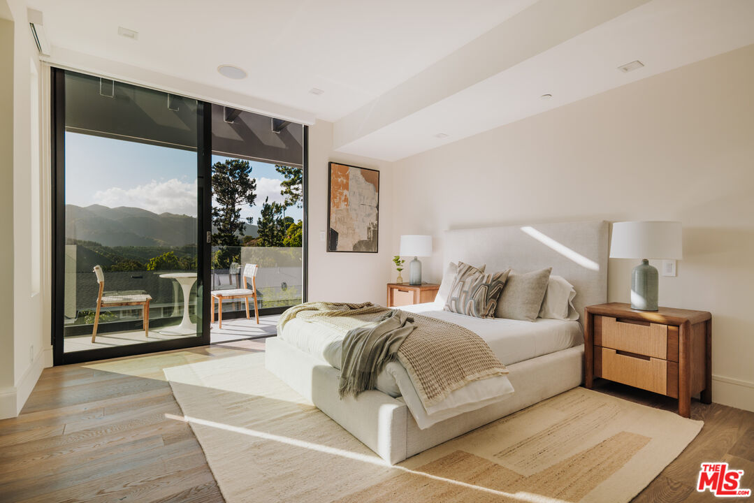 2162 Westridge Road Los Angeles, CA 90049 - Photo 25 of 48