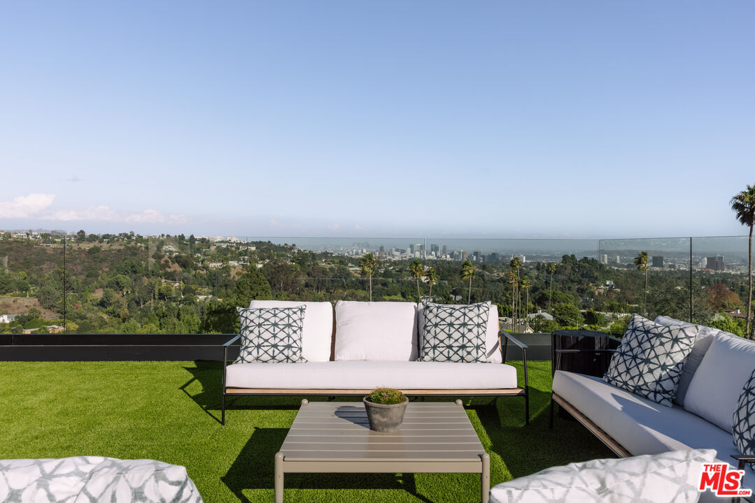 2162 Westridge Road Los Angeles, CA 90049 - Photo 28 of 48