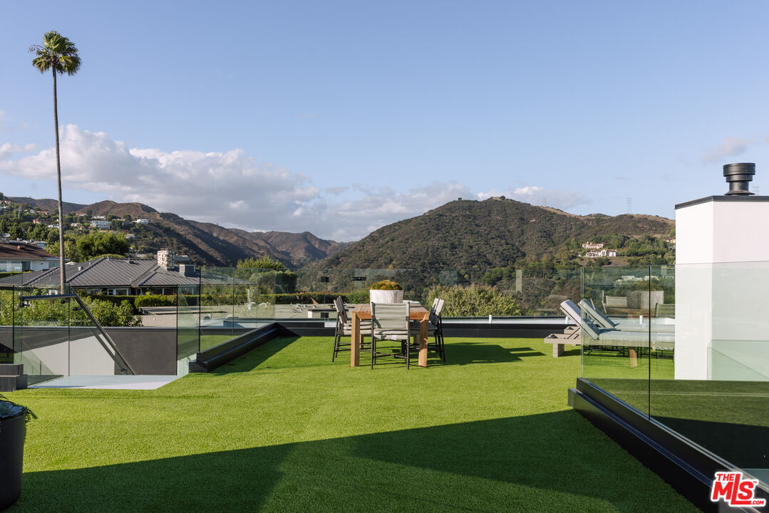 2162 Westridge Road Los Angeles, CA 90049 - Photo 29 of 48