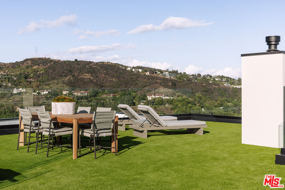 2162 Westridge Road Los Angeles, CA 90049 - Photo 30 of 48