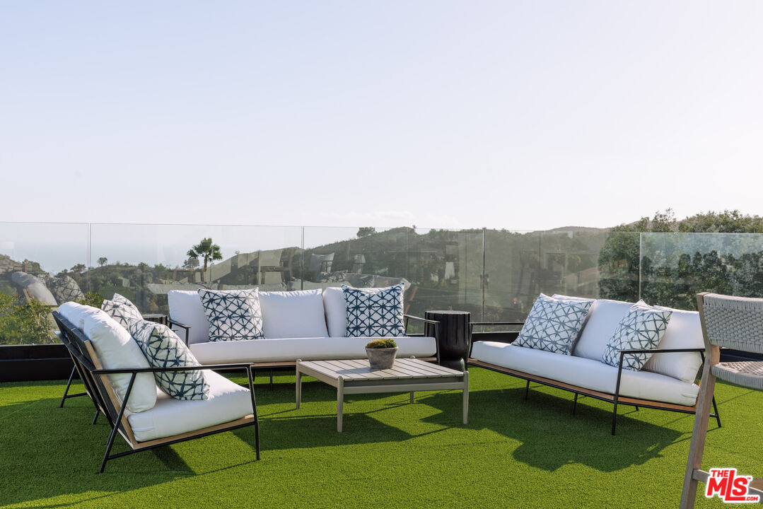 2162 Westridge Road Los Angeles, CA 90049 - Photo 31 of 48