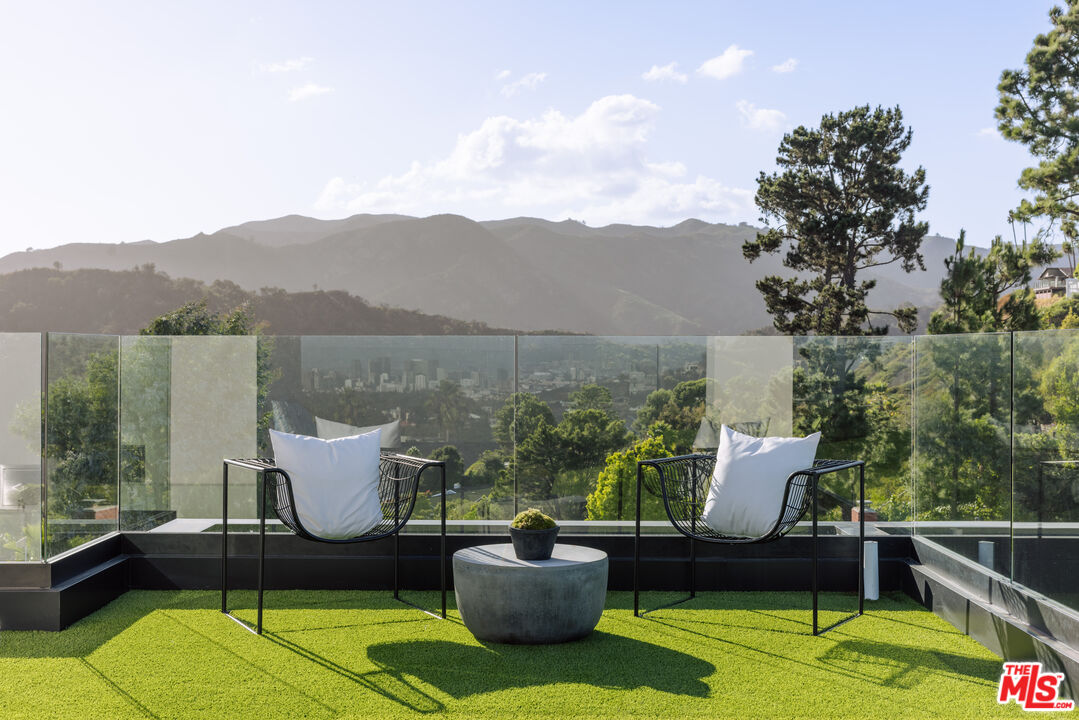 2162 Westridge Road Los Angeles, CA 90049 - Photo 32 of 48