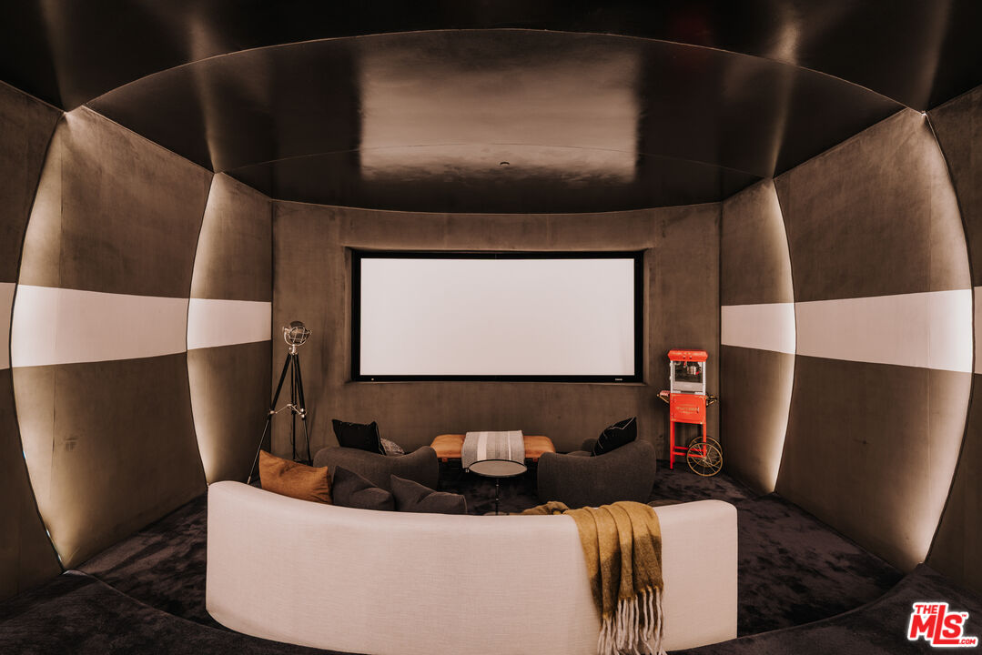 2162 Westridge Road Los Angeles, CA 90049 - Photo 34 of 48