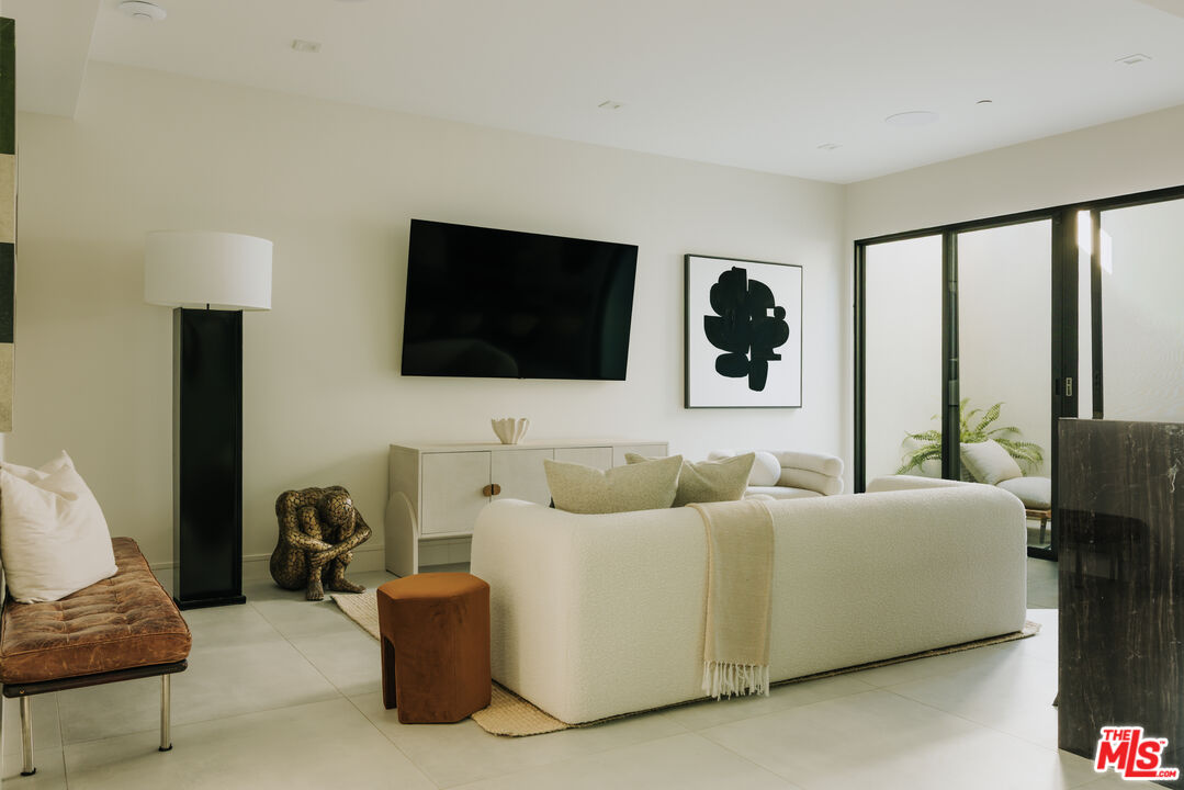 2162 Westridge Road Los Angeles, CA 90049 - Photo 35 of 48