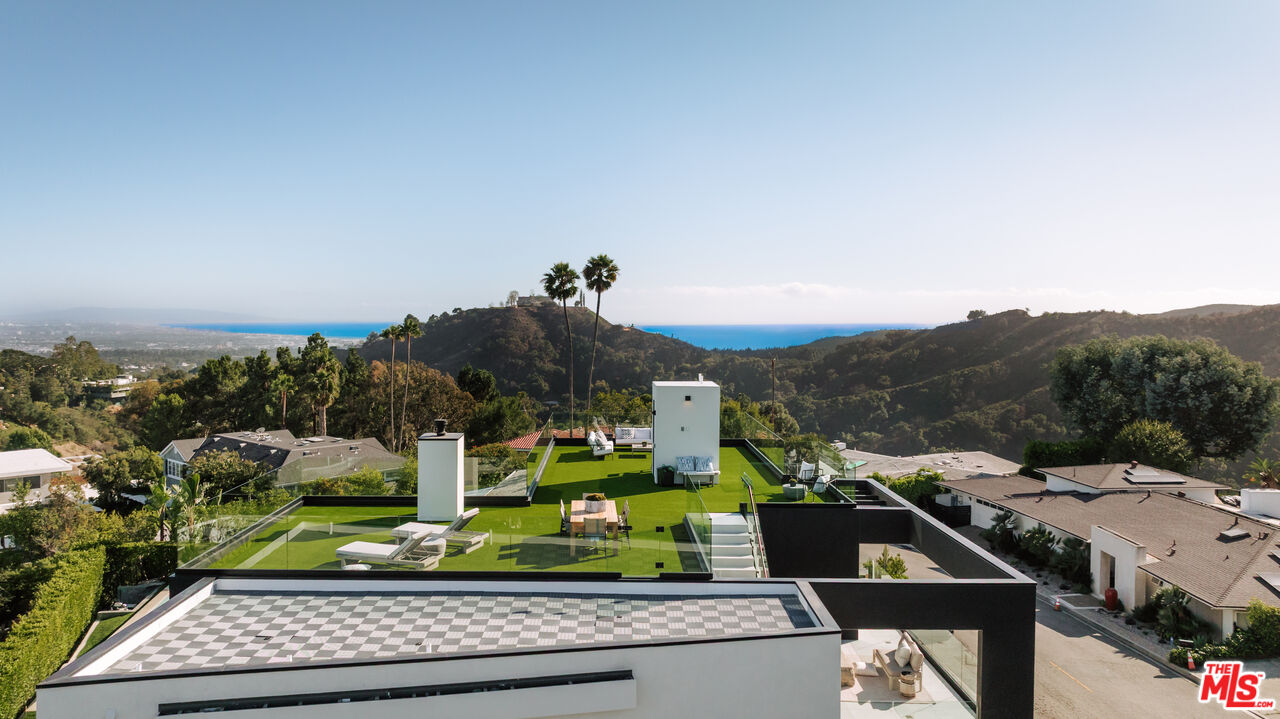 2162 Westridge Road Los Angeles, CA 90049 - Photo 41 of 48