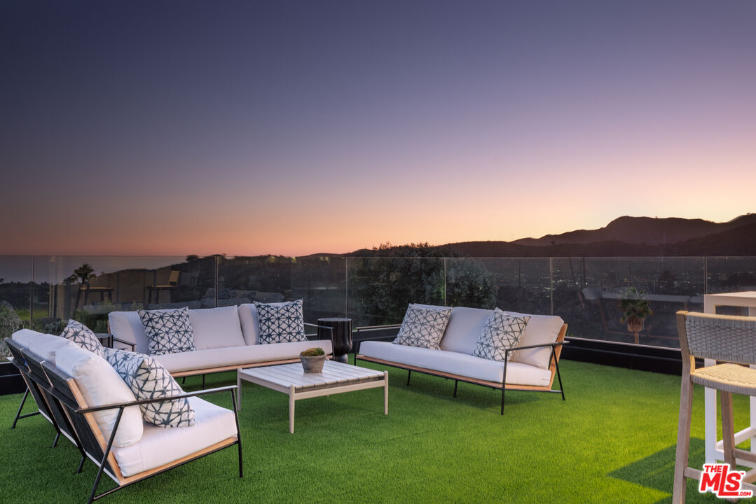 2162 Westridge Road Los Angeles, CA 90049 - Photo 43 of 48