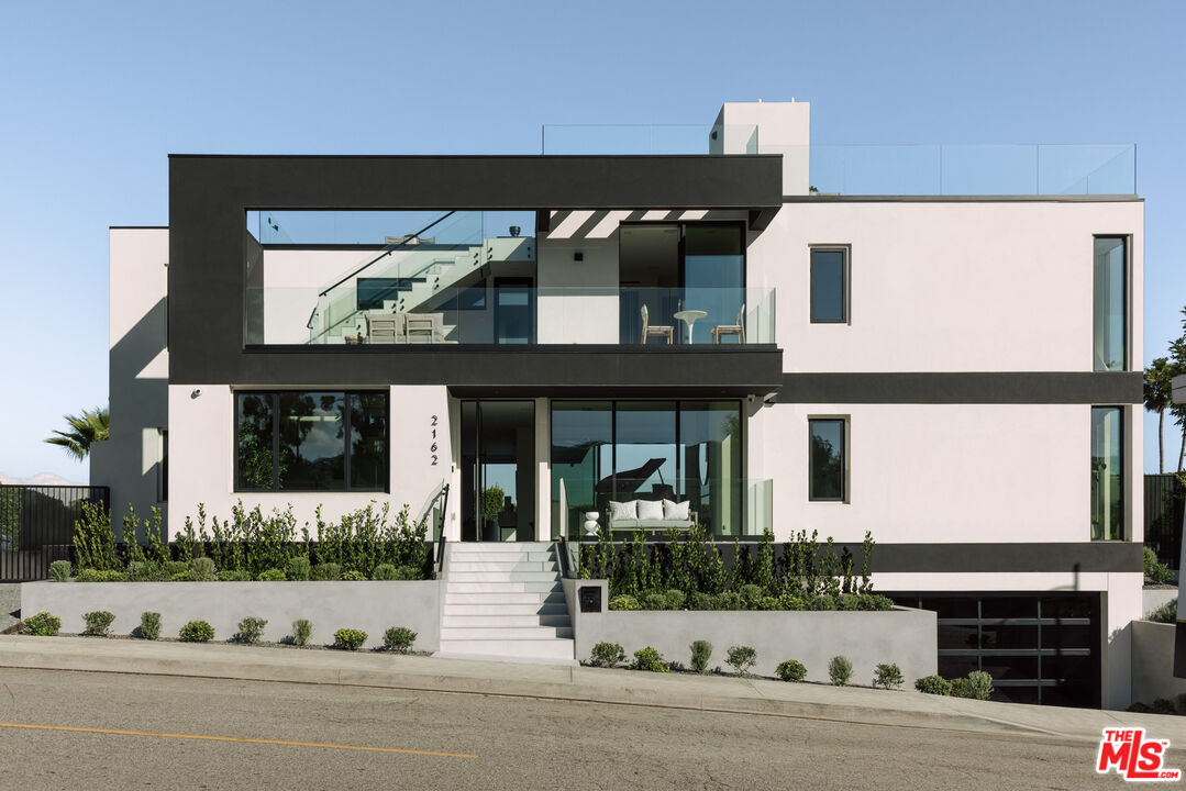 2162 Westridge Road Los Angeles, CA 90049 - Photo 46 of 48