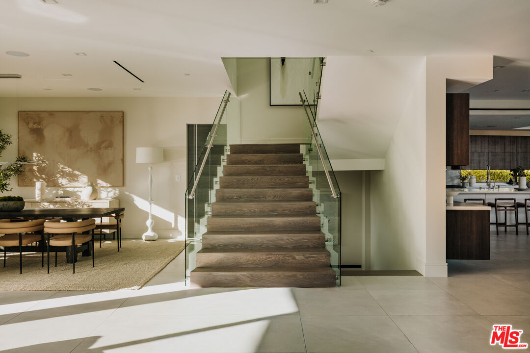 2162 Westridge Road Los Angeles, CA 90049 - Photo 5 of 48