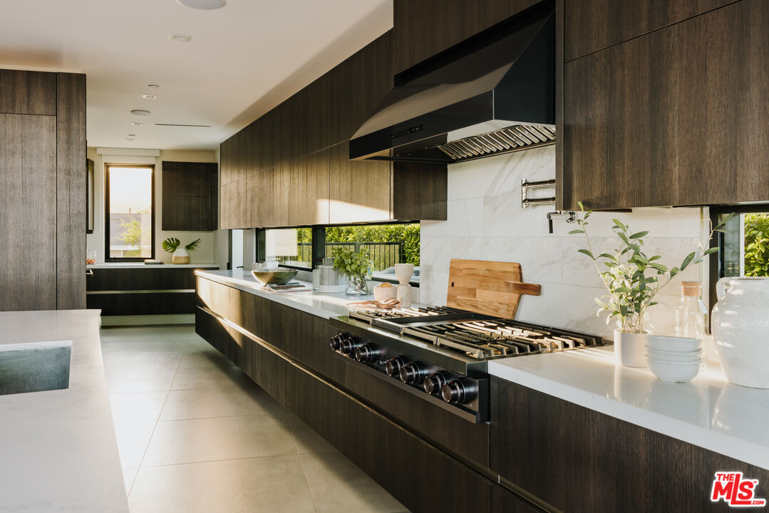 2162 Westridge Road Los Angeles, CA 90049 - Photo 8 of 48