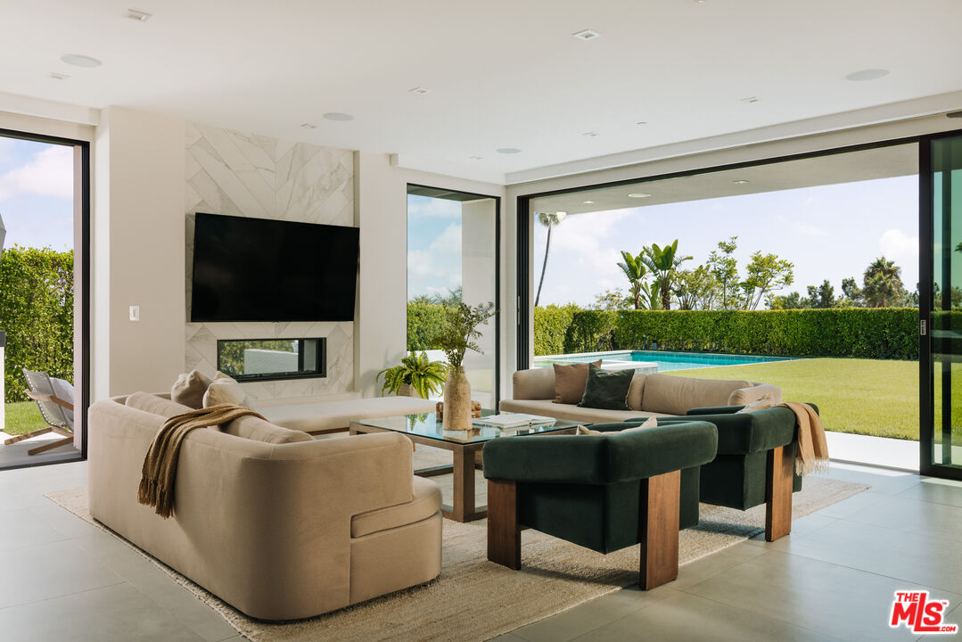 2162 Westridge Road Los Angeles, CA 90049 - Photo 10 of 48