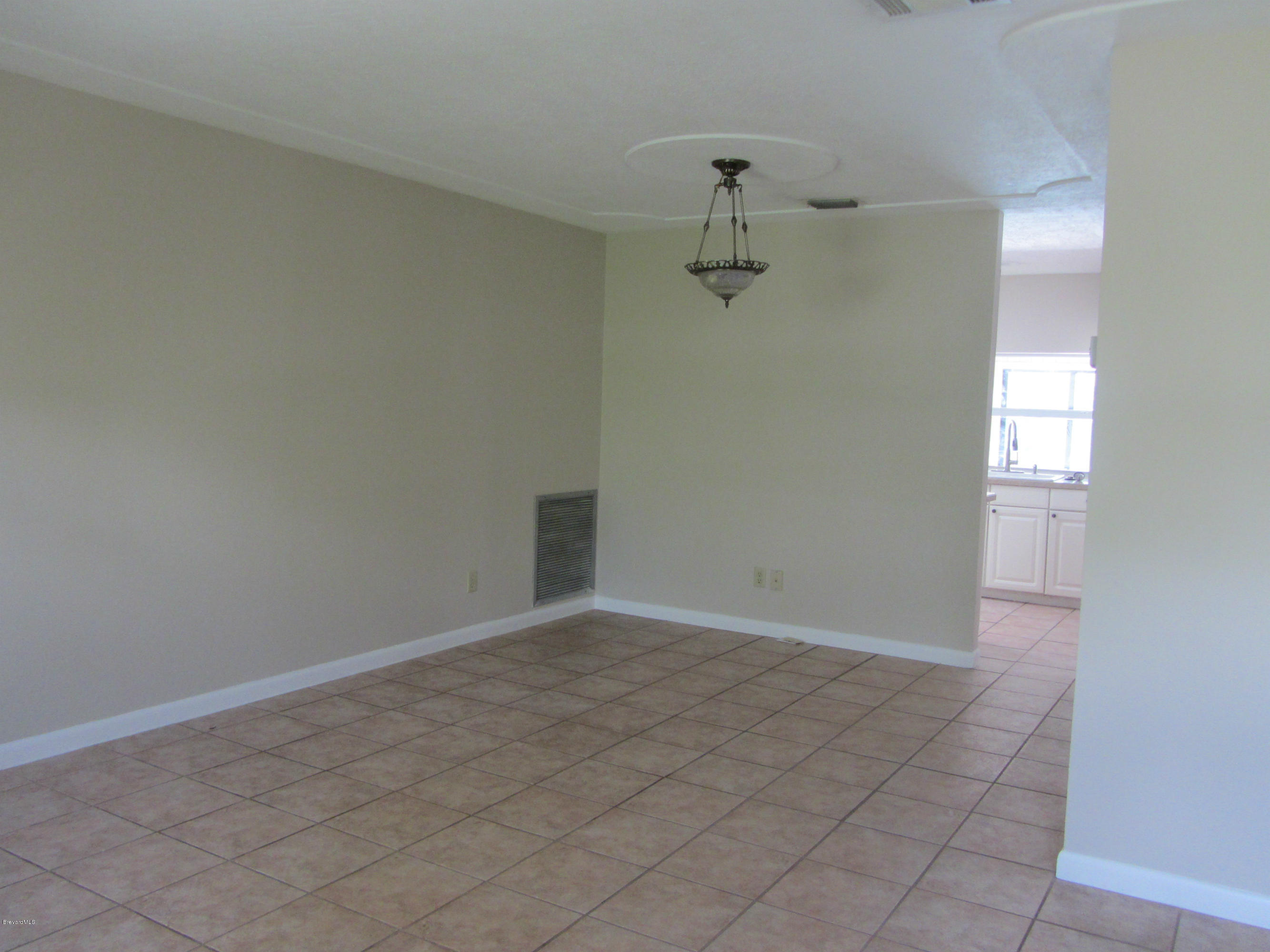 695 Caribbean Road Satellite Beach, FL 32937 - Photo 11 of 19 Dining room