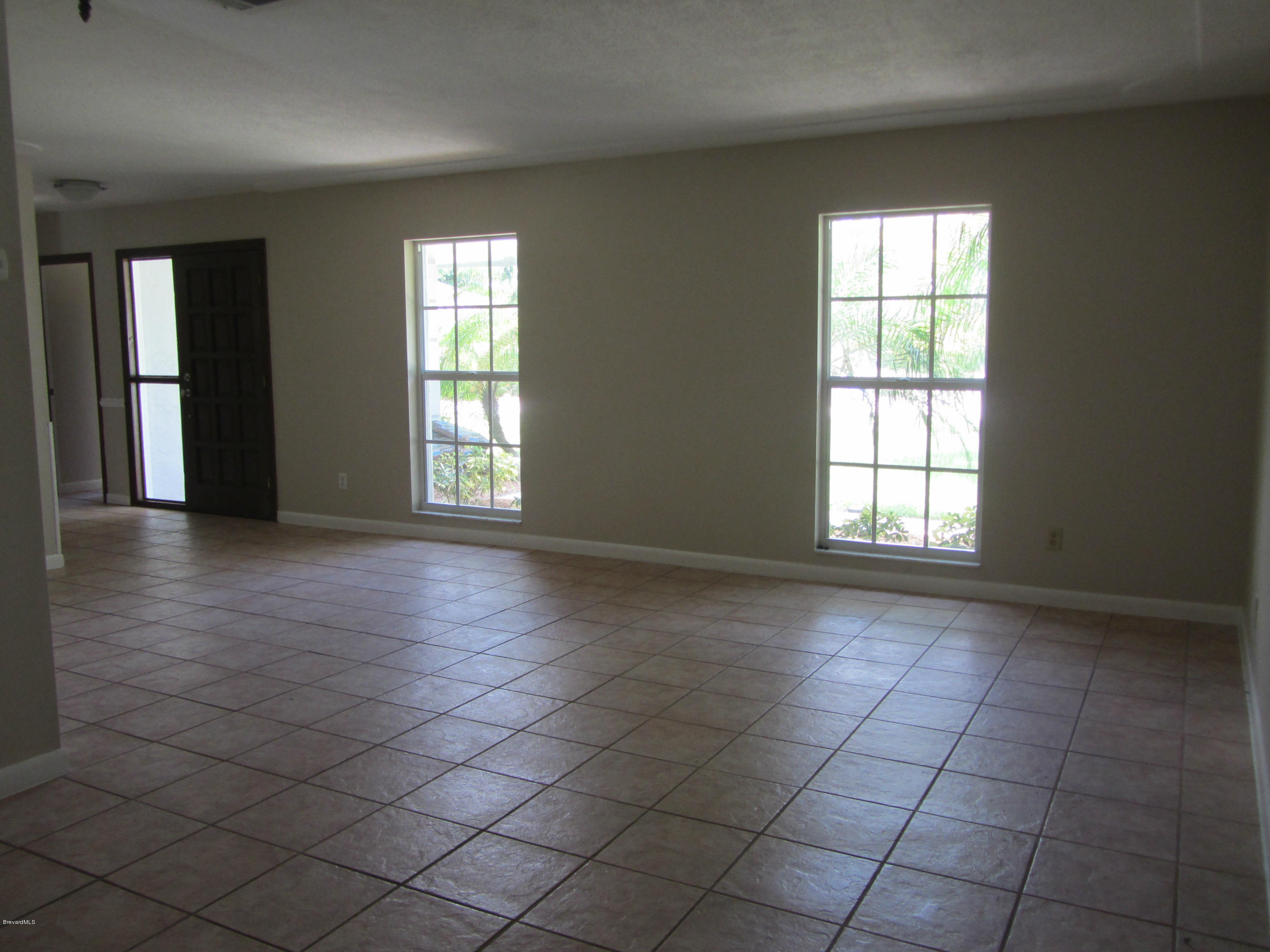 695 Caribbean Road Satellite Beach, FL 32937 - Photo 10 of 19 Living Room